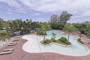 Outdoor pool - La Mirada Hotel (Lapu-Lapu)