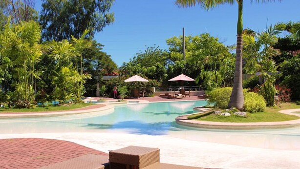 Outdoor pool, open 9:00 AM to 9:00 PM, sun loungers - La Mirada Hotel (Lapu-Lapu)