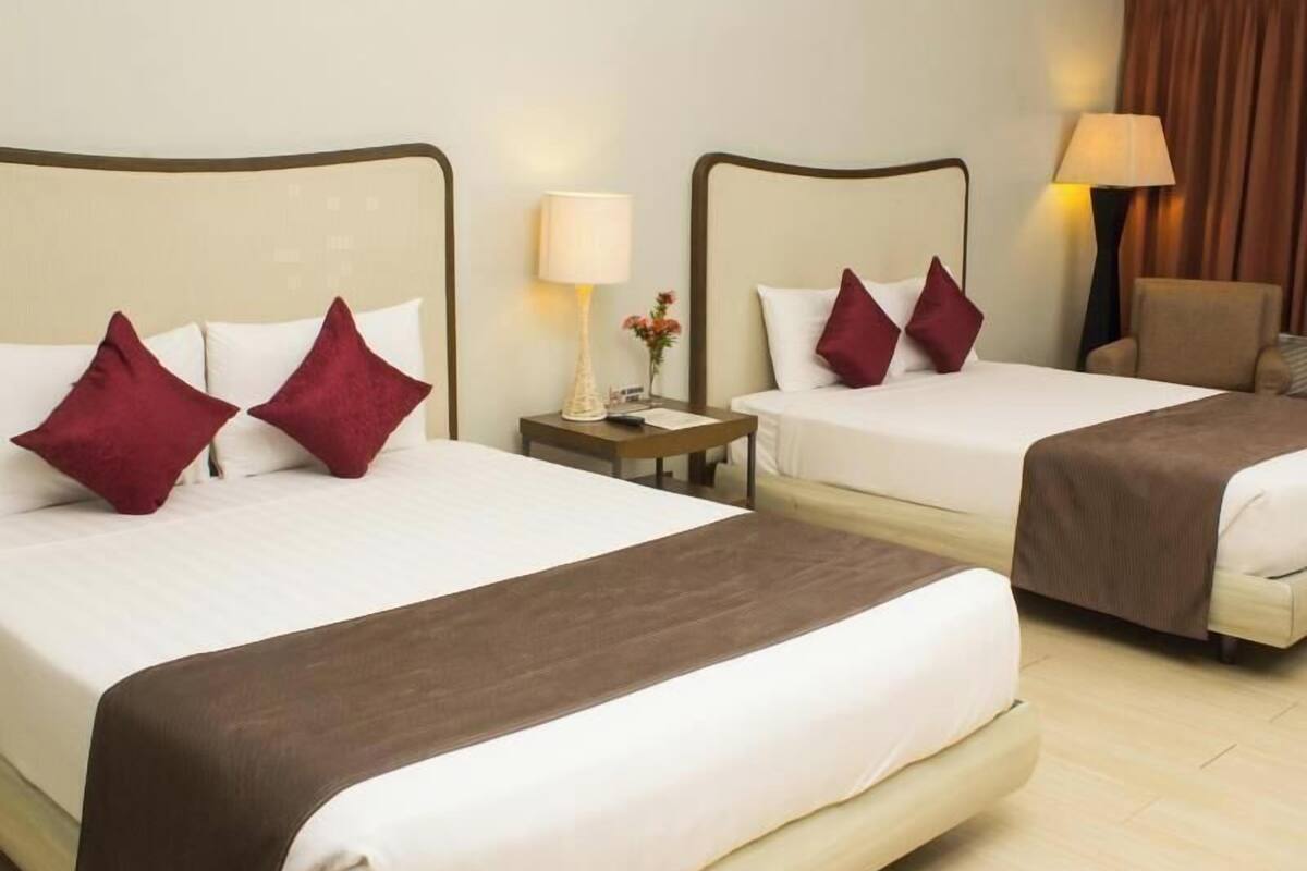 Minibar y caja de seguridad en la habitación