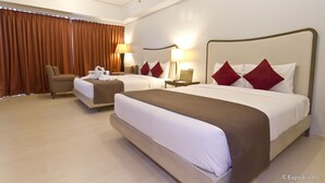 Studio | Living area | TV - La Mirada Hotel (Lapu-Lapu)