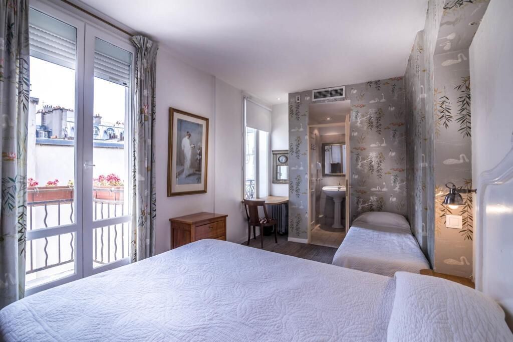 In-room safe, soundproofing, free WiFi, bed sheets