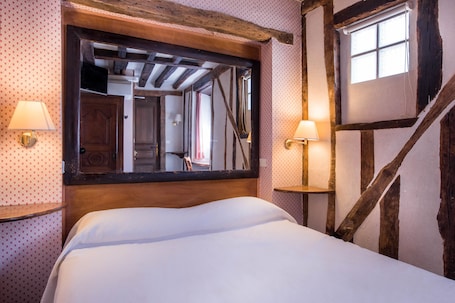 Single Room | In-room safe, soundproofing, free WiFi, bed sheets