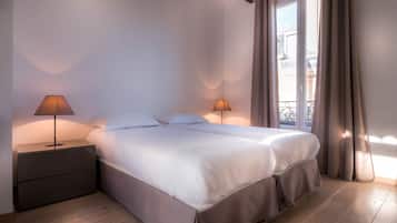 In-room safe, soundproofing, free WiFi, bed sheets