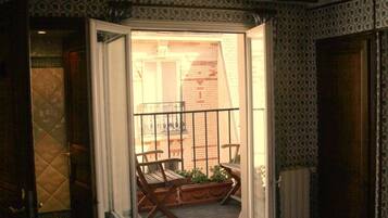 Zimmersafe, schallisolierte Zimmer, kostenloses WLAN, Bettwäsche