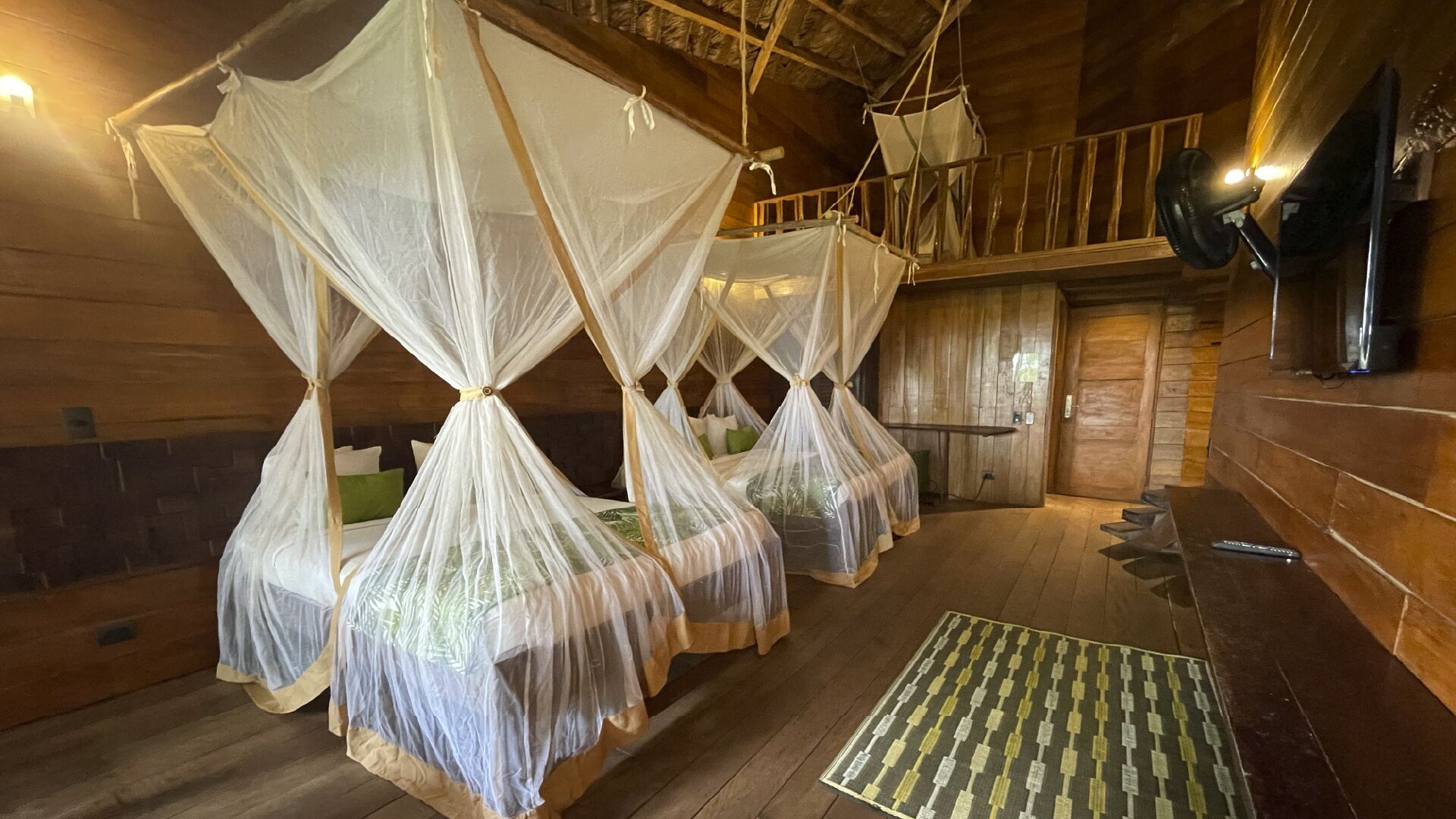 Standard Quadruple Room | Bed sheets