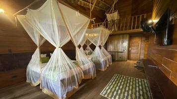 Standard Quadruple Room | Bed sheets