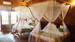 Quarto quádruplo standard | 1 quarto, cofres nos quartos, roupa de cama