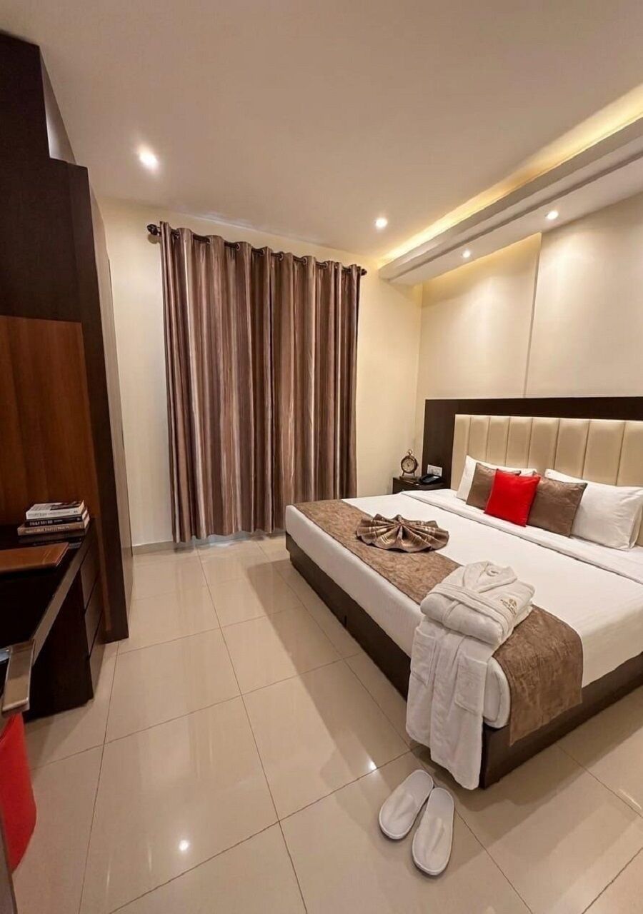 Premium bedding, minibar, in-room safe, blackout drapes