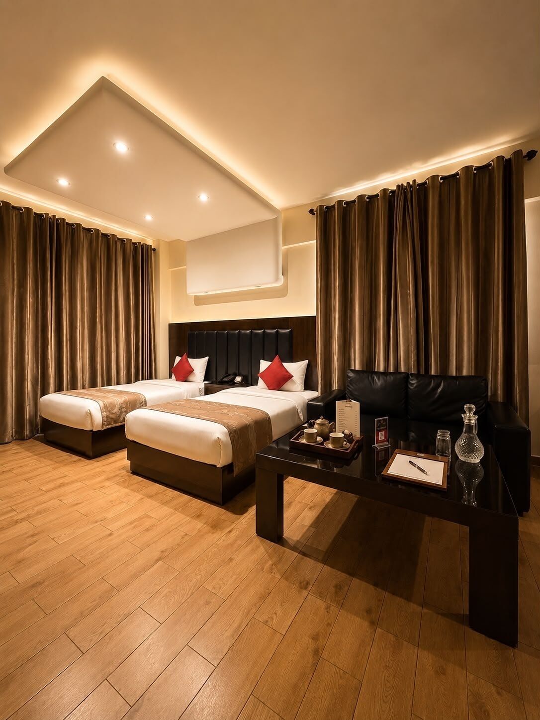 Executive Room | Living area | 42-inch flat-screen TV with satellite channels, TV