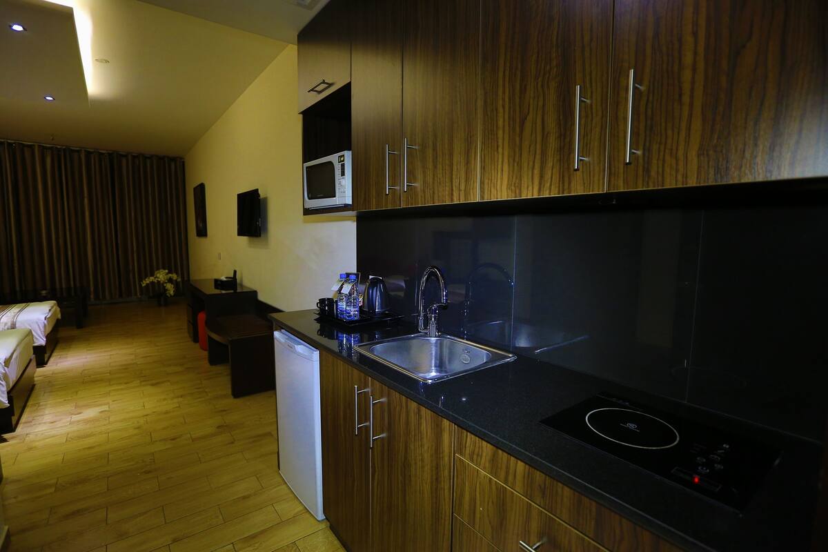 junior suite | private kitchen | fridge, electric kettle