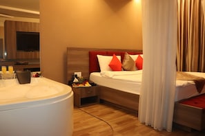 Premium bedding, minibar, in-room safe, blackout curtains - Jounieh Suites Hotel (Jounieh)