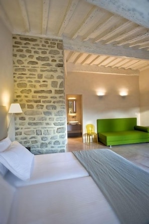 Premium bedding, down duvets, minibar, in-room safe