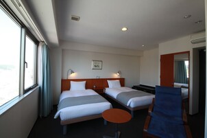 华丽双床房 | 办公桌、笔记本电脑工作区、遮光窗帘、熨斗/熨板