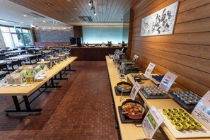 Desayuno a la carta (JPY 1320 por persona) 