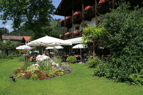 Breakfast, lunch, dinner served; local cuisine, garden views . Alpenhof Landhotel Restaurant