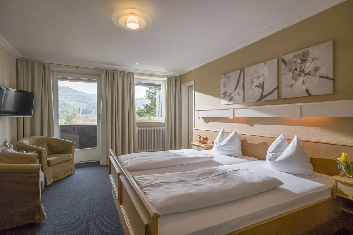 Cribs/infant beds, rollaway beds, free WiFi
