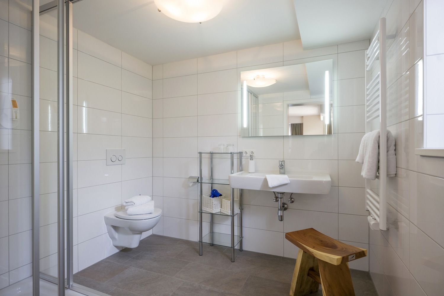 classic single room | bathroom | shower, hair dryer, towels