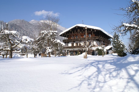 Exterior. Alpenhof Landhotel Restaurant
