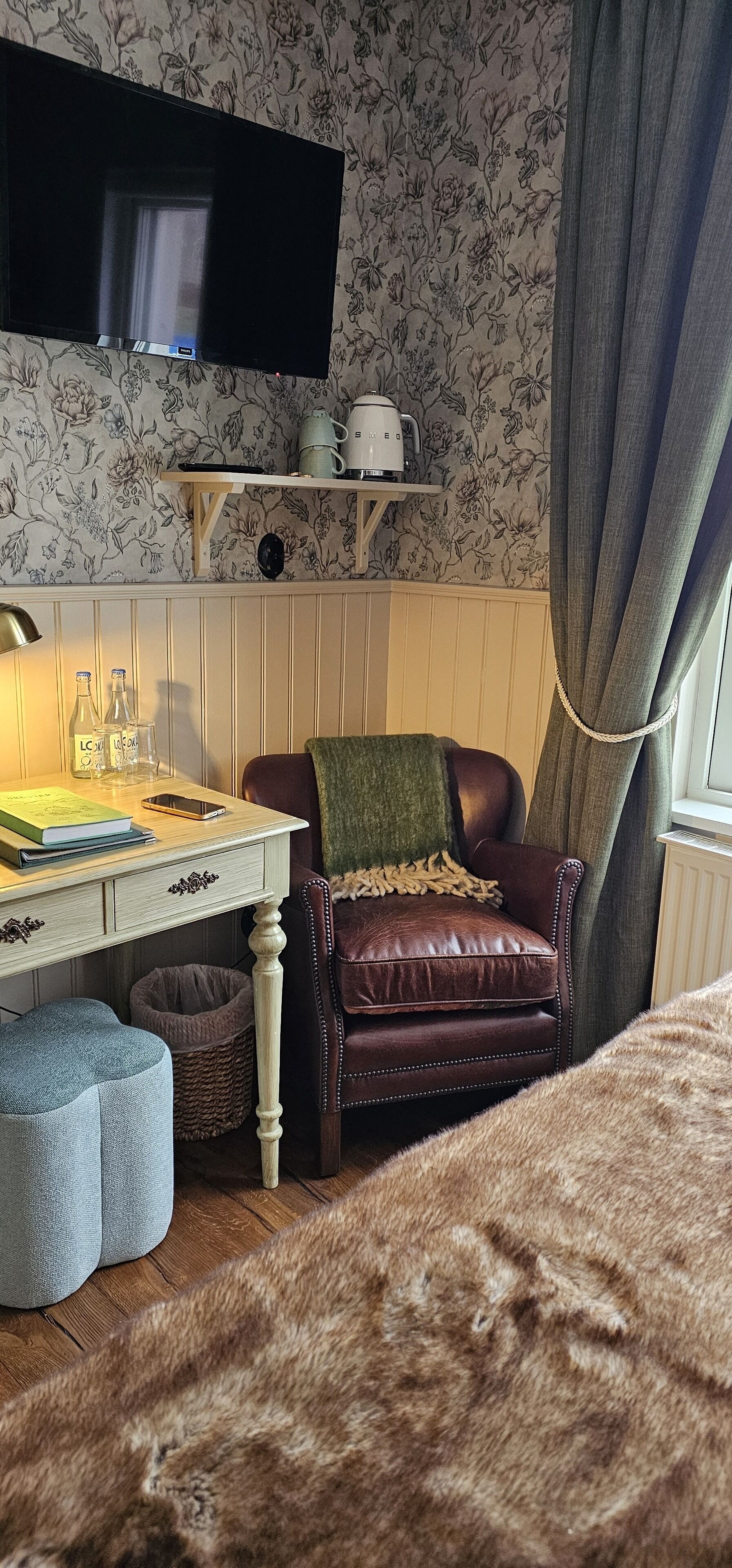 standard double room, 2 single beds | individually decorated, individually furnished, laptop workspace