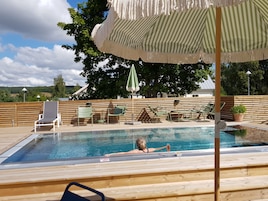 Couples treatment rooms, sauna, hot tub, steam room, hot springs