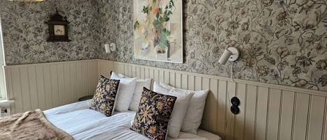 Individually decorated, individually furnished, laptop workspace