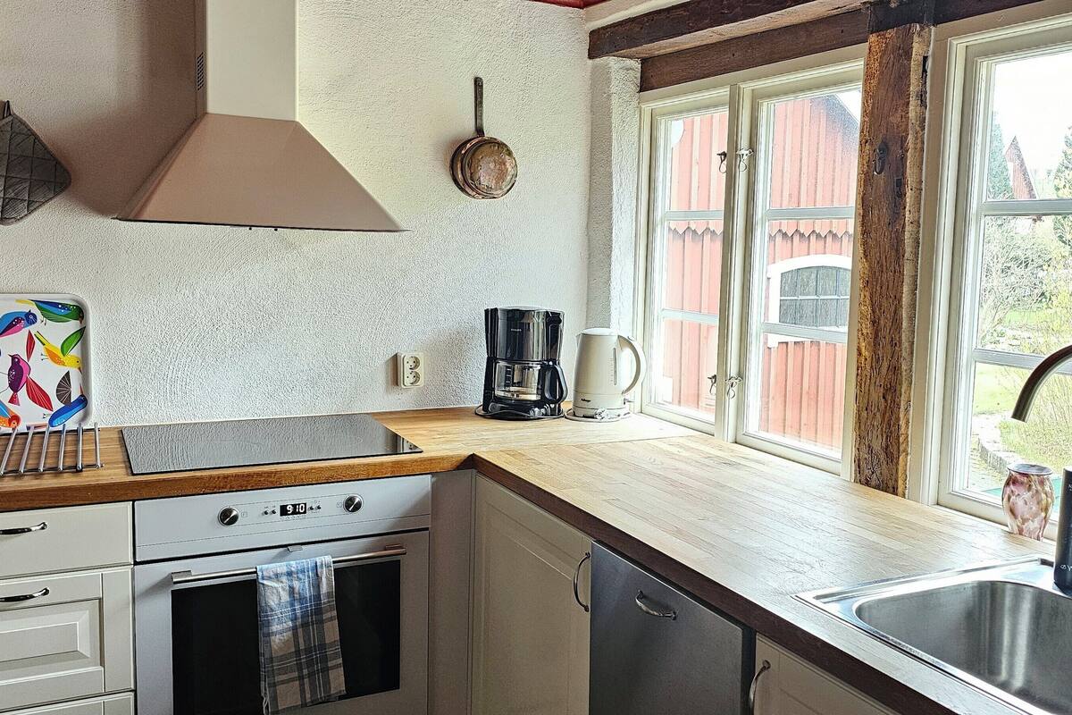 basic cabin | private kitchen