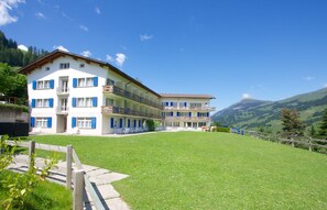 Front of property - Hotel Crea (Adelboden)