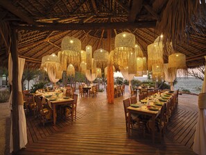 Breakfast, lunch and dinner served - Antsanitia Resort (Mahajanga)