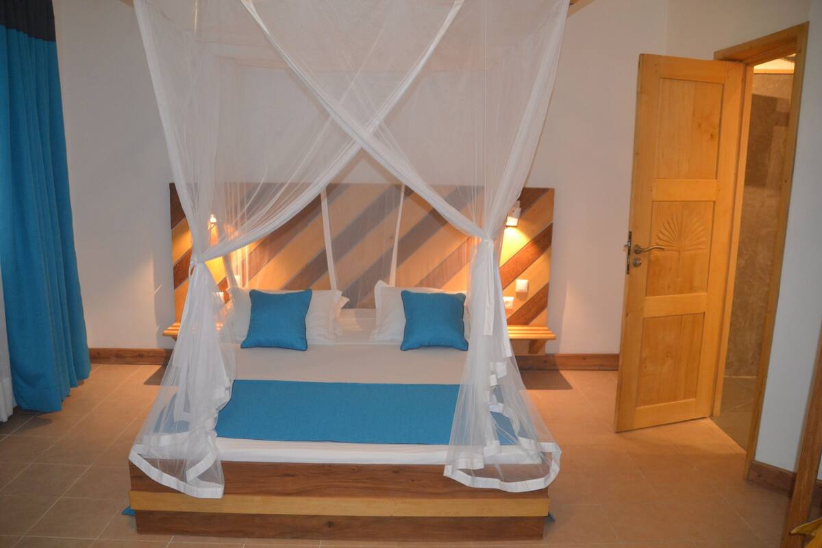 Premium bedding, in-room safe, desk, bed sheets