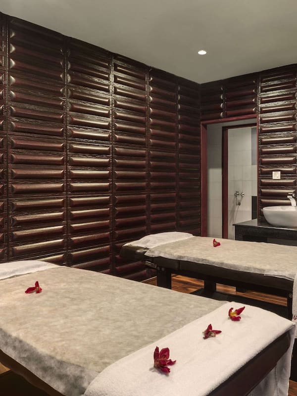 Couples treatment room(s), sauna, steam room, body treatments