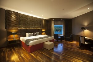 迷你吧、客房内保险箱、遮光窗帘、隔音