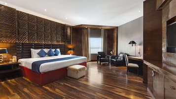 Suite, 1 King Bed, Non Smoking, Lake View | Minibar, in-room safe, blackout drapes, soundproofing