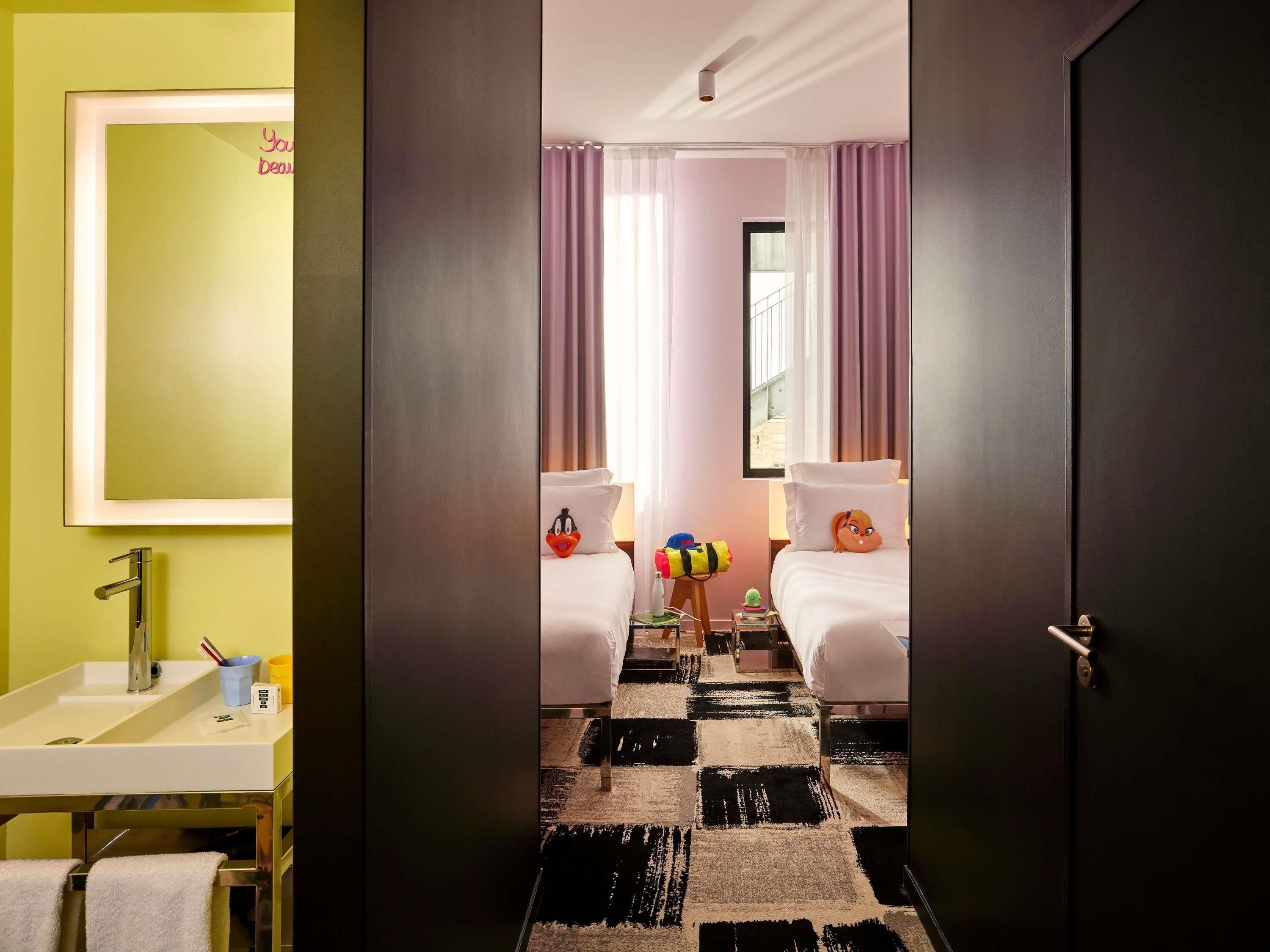 Twin Room, 2 Twin Beds (Medium Mama) | In-room safe, individually decorated, individually furnished, desk