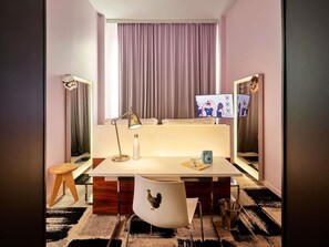 LARGE MAMA DOUBLE | In-room safe, individually decorated, individually furnished, desk - Mama Shelter Bordeaux (Bordeaux)