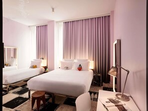 In-room safe, individually decorated, individually furnished, desk - Mama Shelter Bordeaux (Bordeaux)