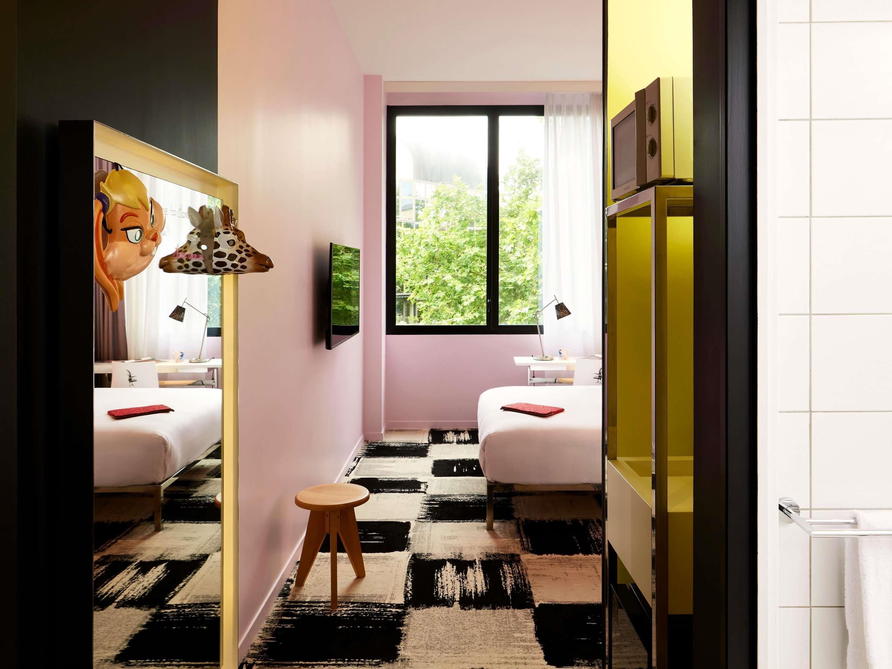 LARGE MAMA DOUBLE ACCESSIBLE | In-room safe, individually decorated, individually furnished, desk