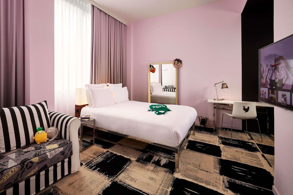 Triple Room, 1 Double Bed with Sofa bed (XL Mama) | In-room safe, individually decorated, individually furnished, desk