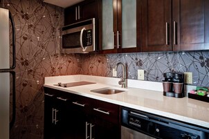 Escritorio, cunas gratuitas, wifi gratis y ropa de cama 