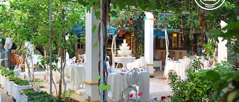 Ze serveren er lunch en diner