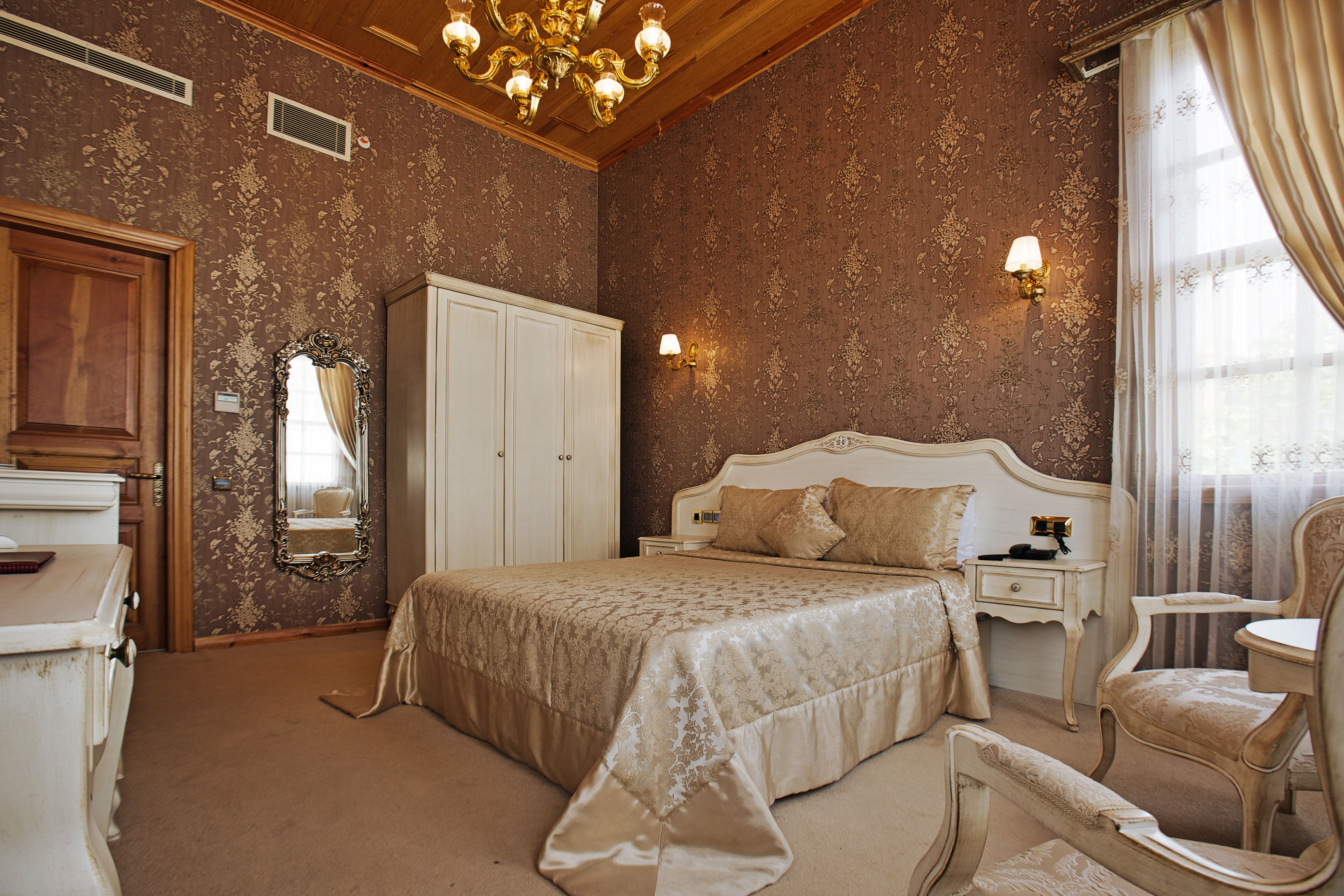 Egyptian cotton sheets, premium bedding, minibar, in-room safe