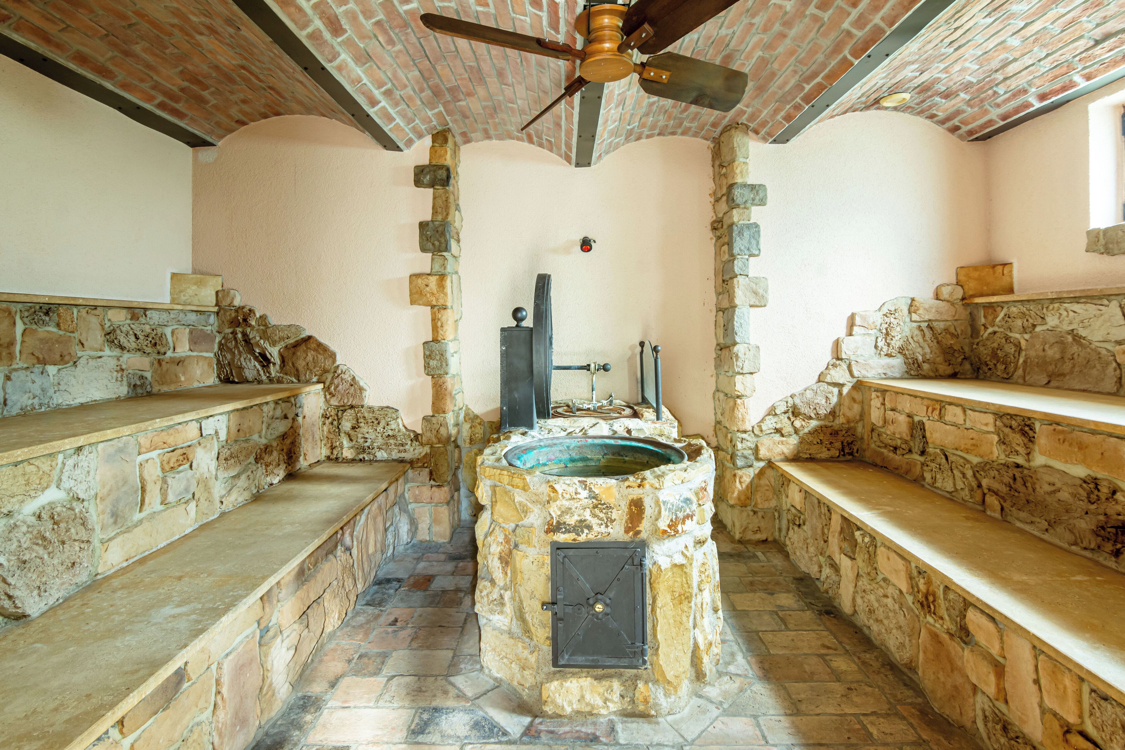 sauna, hot tub, steam room, turkish bath/hammam, body treatments