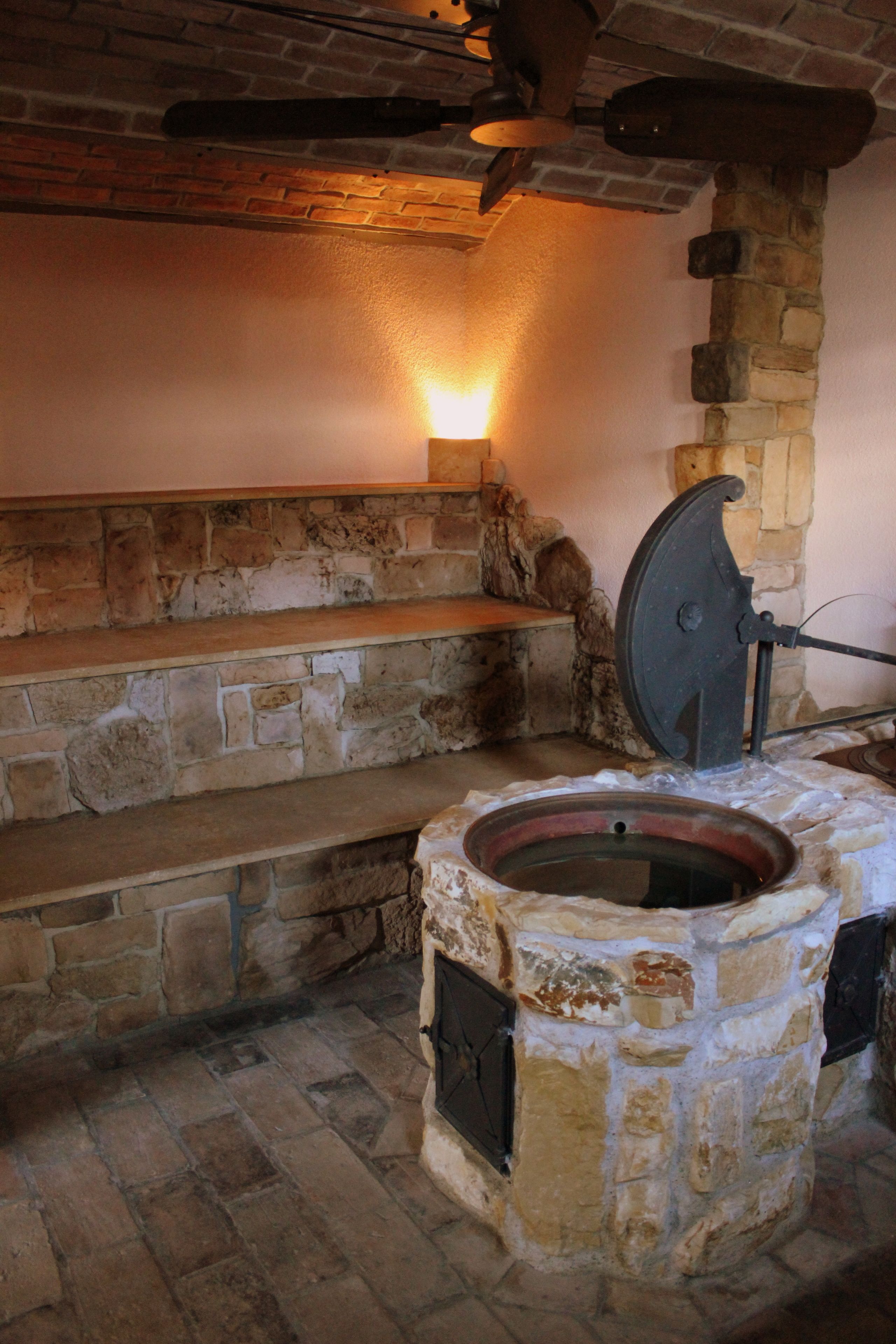 sauna, hot tub, steam room, turkish bath/hammam, body treatments