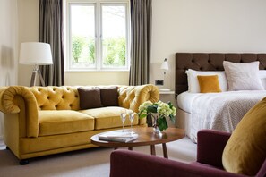 Luxury Double Room, 1 King Bed | Desk, blackout curtains, iron/ironing board, rollaway beds