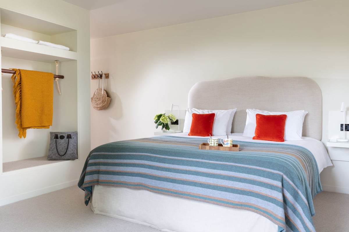 Standard Double Room, 1 King Bed | Desk, blackout curtains, iron/ironing board, rollaway beds
