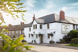 Front of property - The Plume of Feathers (Newquay)
