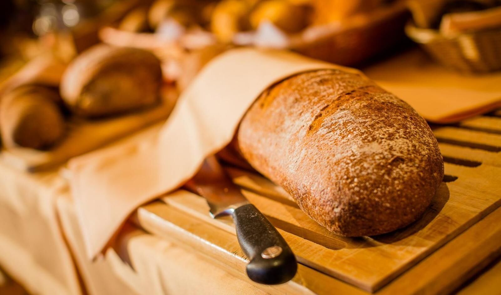 breakfast and dinner served, french cuisine