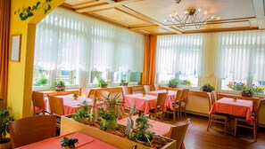 Breakfast and dinner served, French cuisine