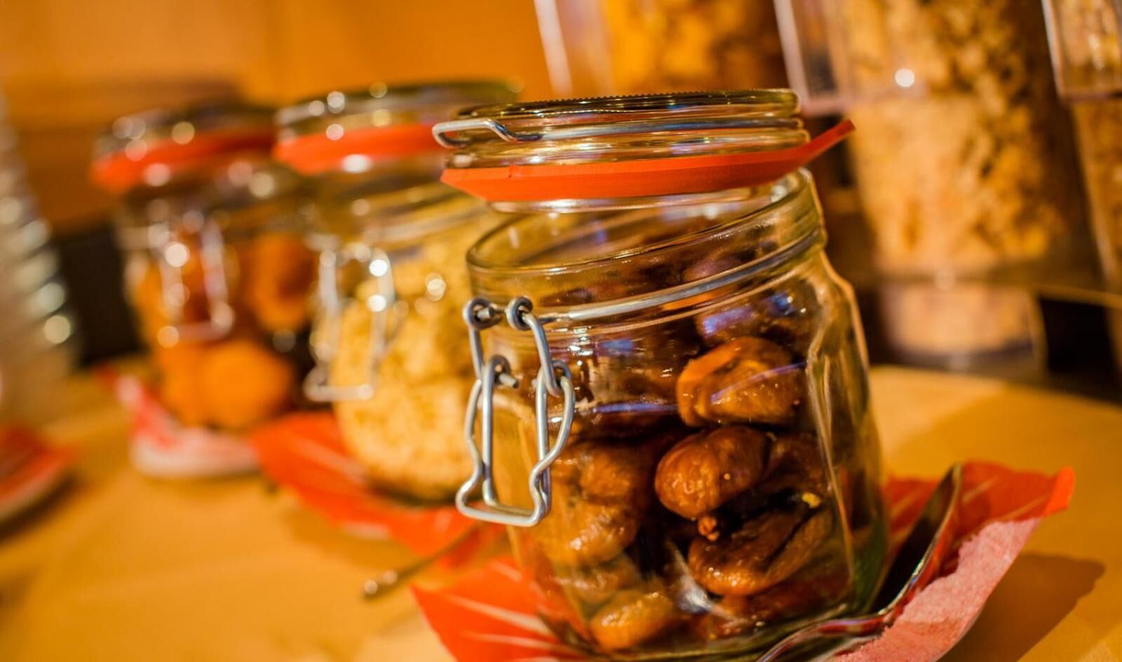 breakfast and dinner served, french cuisine