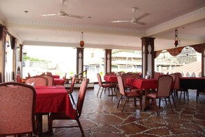 Lunch and dinner served - Al Minar Hotel (Zanzibar Town)