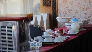 Petit déjeuner complet compris tous les jours